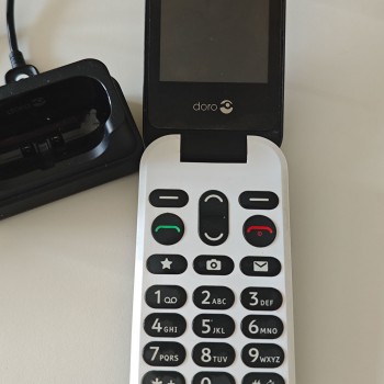 Mobilni telefon za starejše Doro 6060, črn (rabljeno)